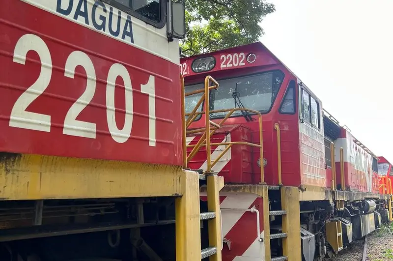 Locomotoras 2201 «Dagua» y 2202 estacionadas en fila